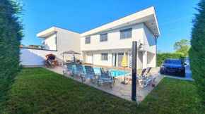 Villa Nin with private pool
